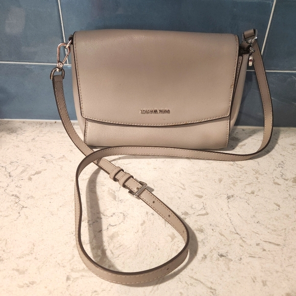 Michael Kors Crossbody Bag - Picture 1 of 4